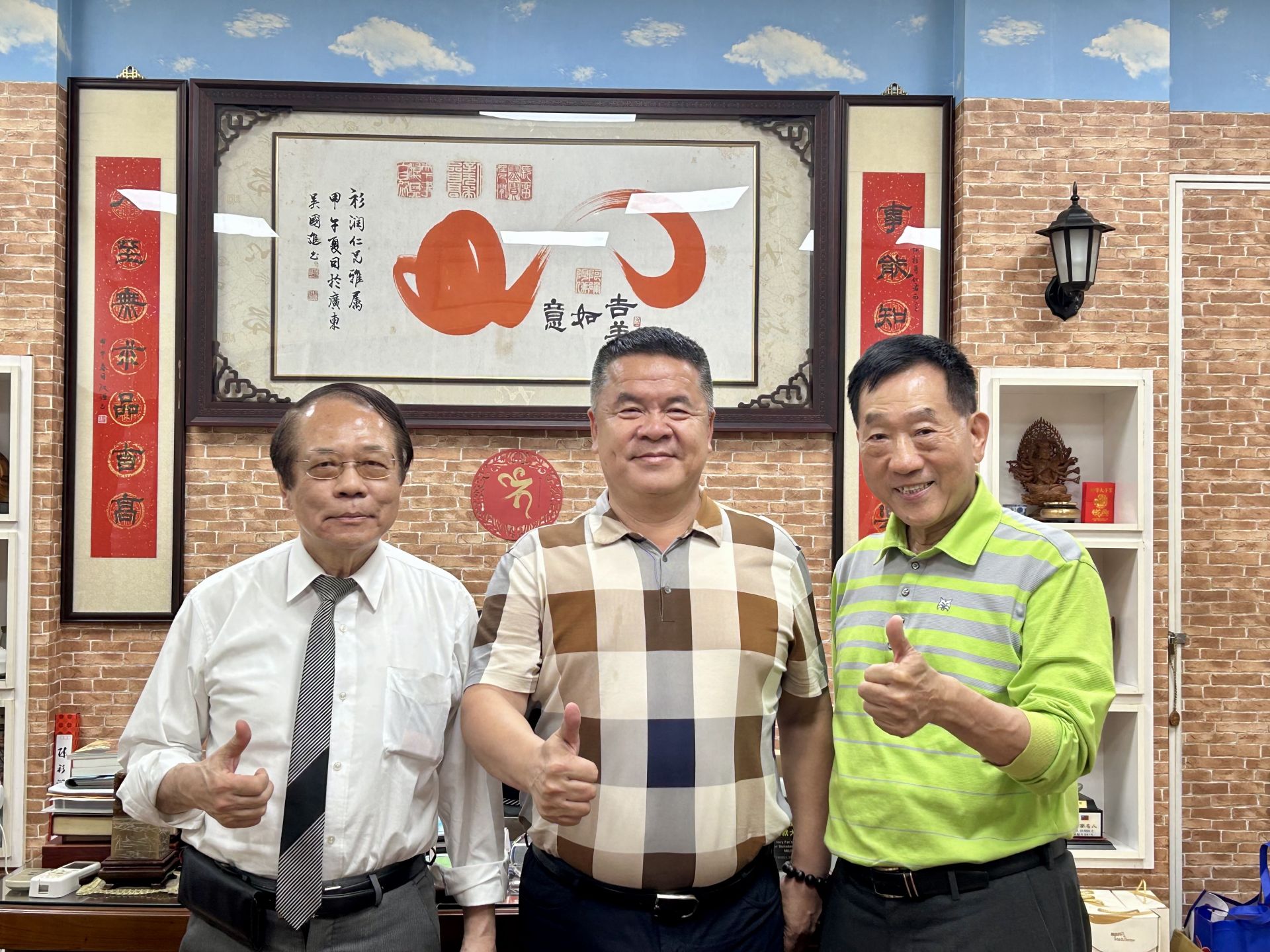 台灣醫事聯盟理事張仲銘博士與大中華糖尿病協會理事長梁添壽博士參訪宏潤生技交流「銀杏果黃金蟲草」如何應用於臨床醫療。